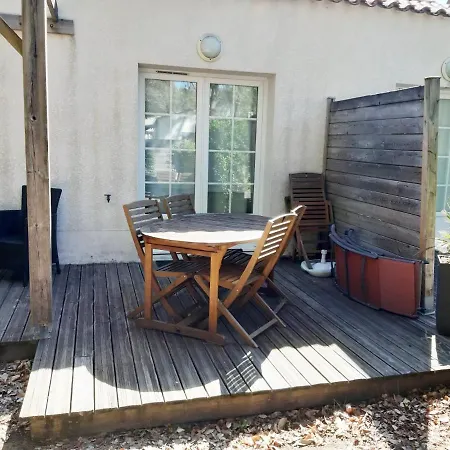 4 Pers. Avec Piscine Commune Proche Holiday home