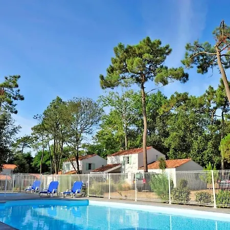 4 Pers. Avec Piscine Commune Proche Holiday home *